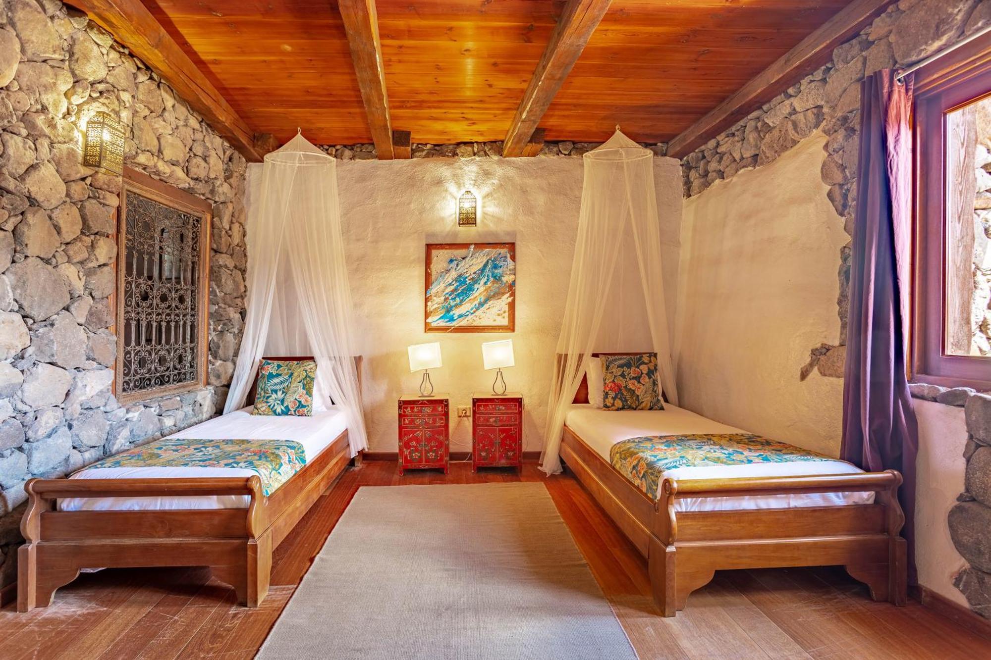 Finca De Arrieta Village - Yurts And Stone Cottages - Shared Pool - Walking Distance To Arrieta Beach - Eco Friendly Табайеско Экстерьер фото