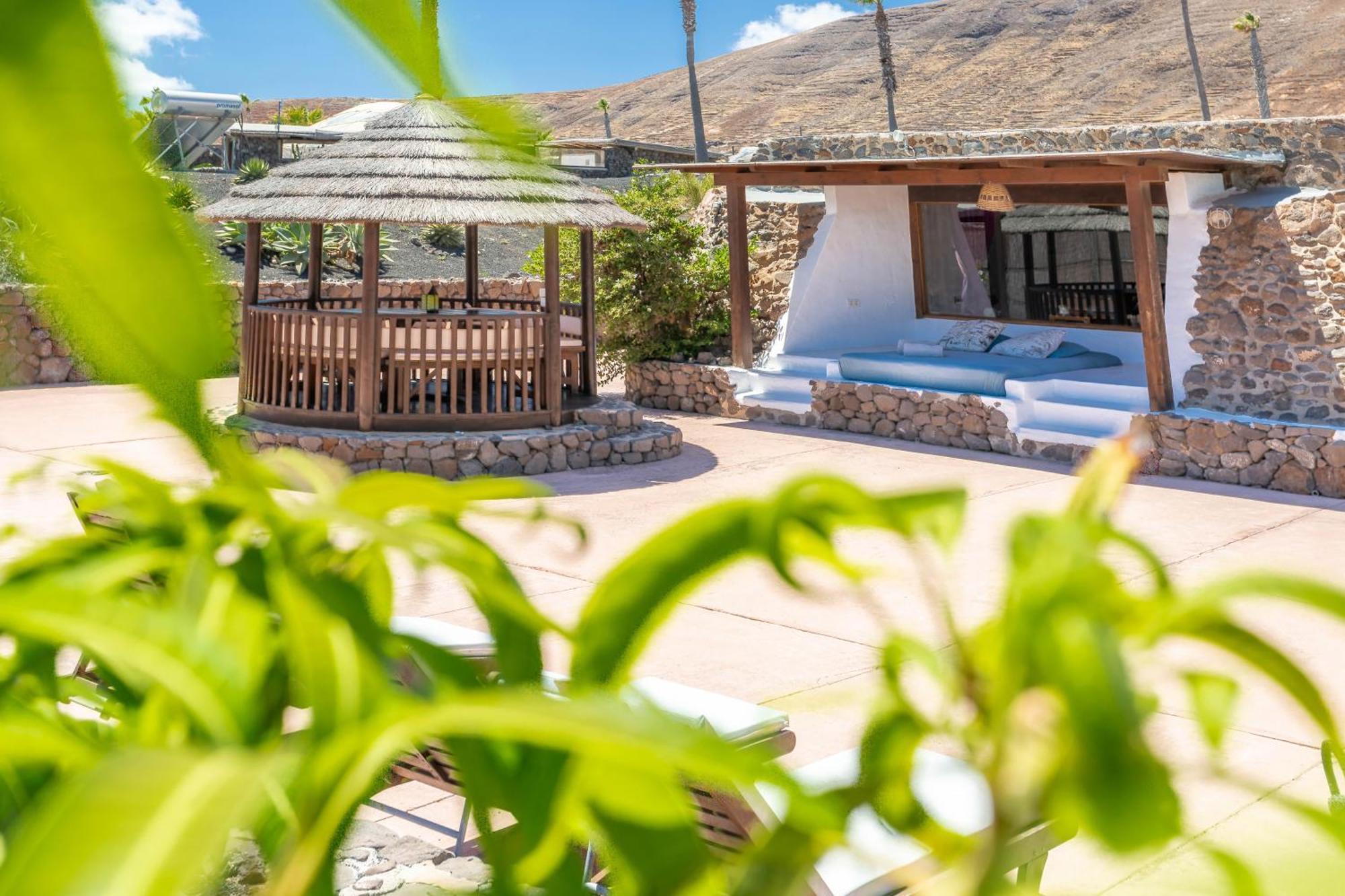 Finca De Arrieta Village - Yurts And Stone Cottages - Shared Pool - Walking Distance To Arrieta Beach - Eco Friendly Табайеско Экстерьер фото
